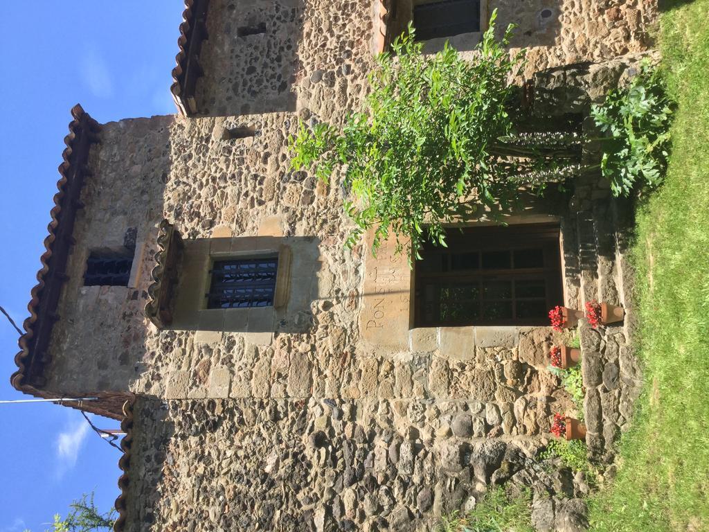 Mas Pardas Santa Pau Buitenkant foto