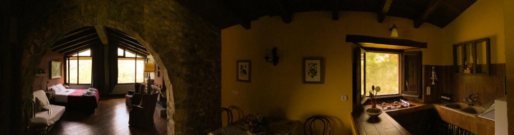 Mas Pardas Santa Pau Buitenkant foto