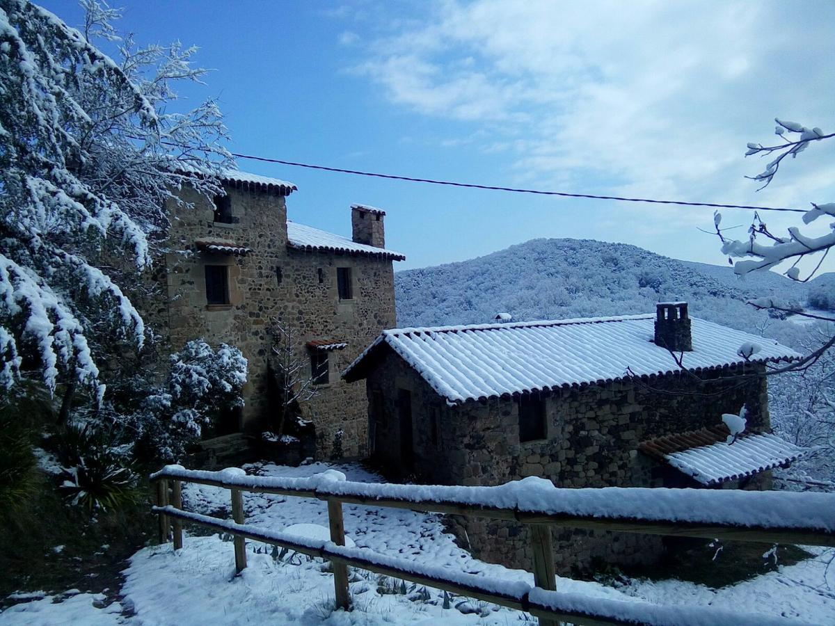 Mas Pardas Santa Pau Buitenkant foto
